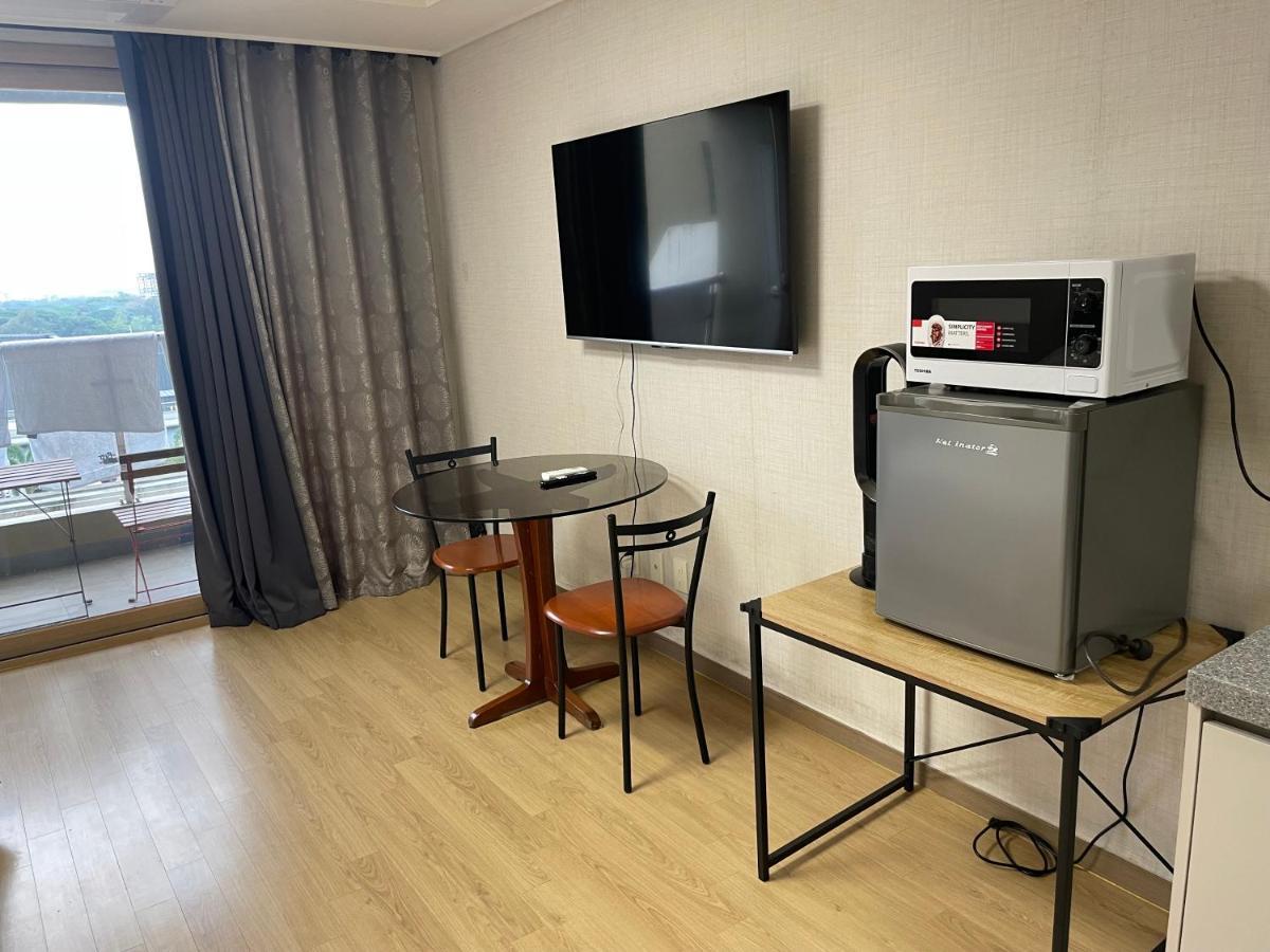 Spacious Luxury Condo W/ Kitchen Beside Hilton Clark D'Heights Angeles Exterior photo